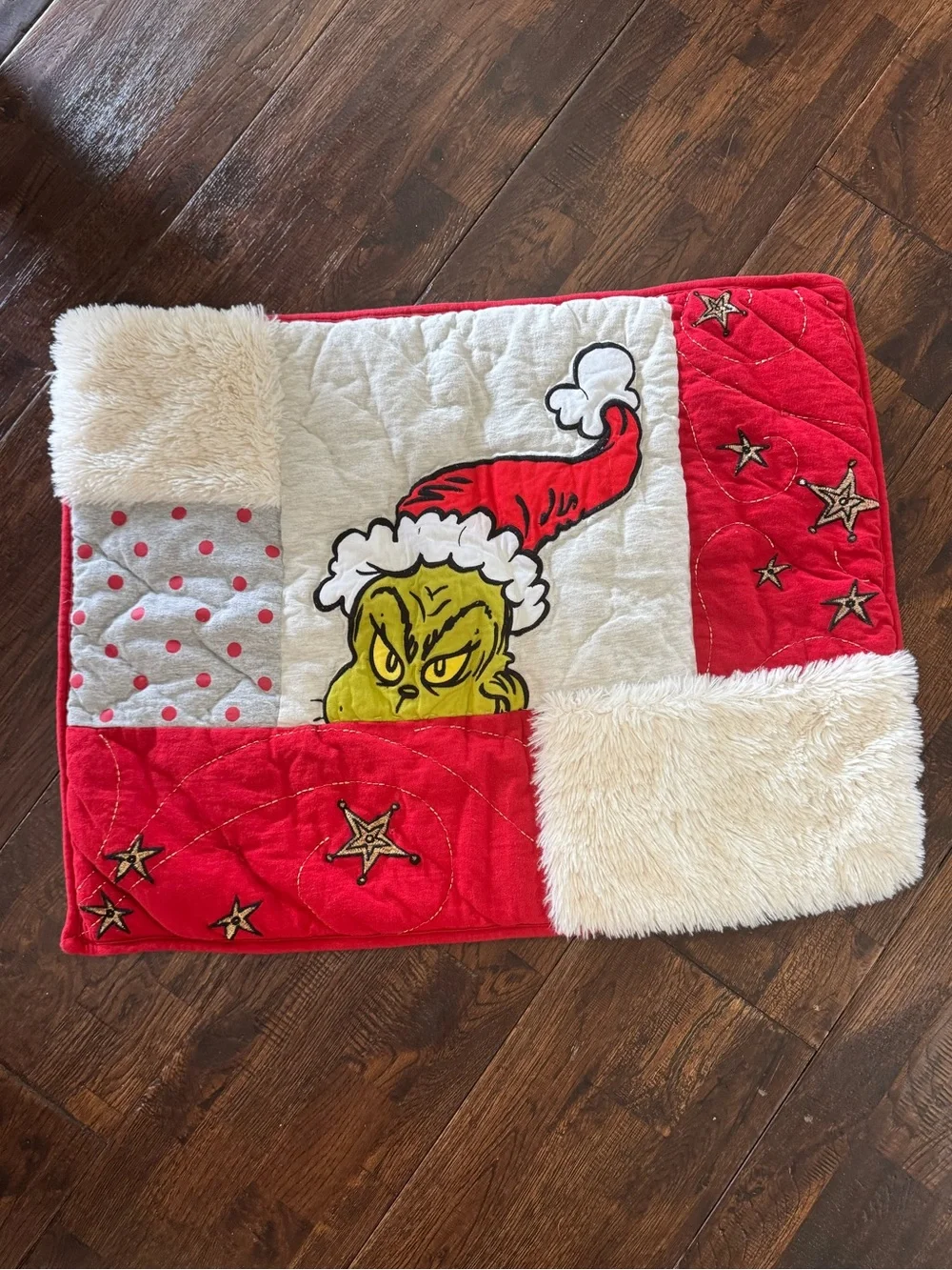 PB TEEN Dr. Seuss Christmas Grinch Patchwork Quilt and Sham Full/Queen